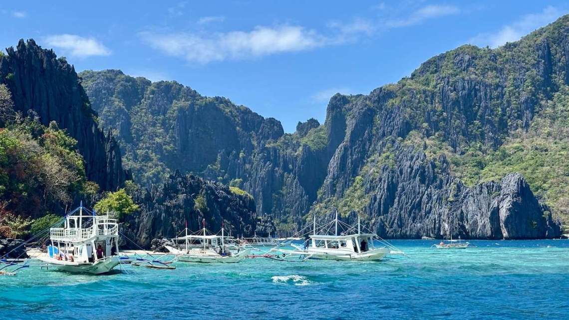 Turquoise lagoons and limestone cliffs of El Nido, Palawan